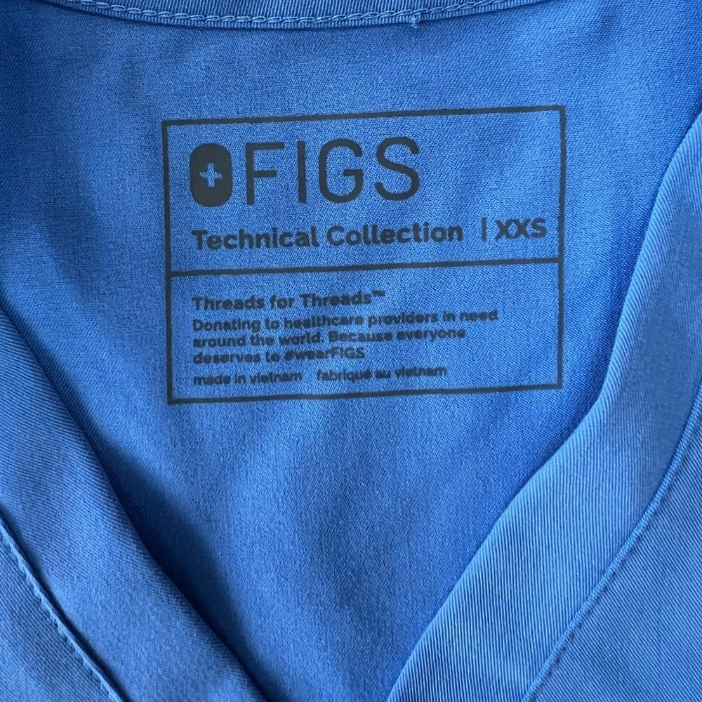 FIGS Women's Catarina One-Pocket Scrub Top in Ceil Blue PO# 1683, XXS - Picture 6 of 9